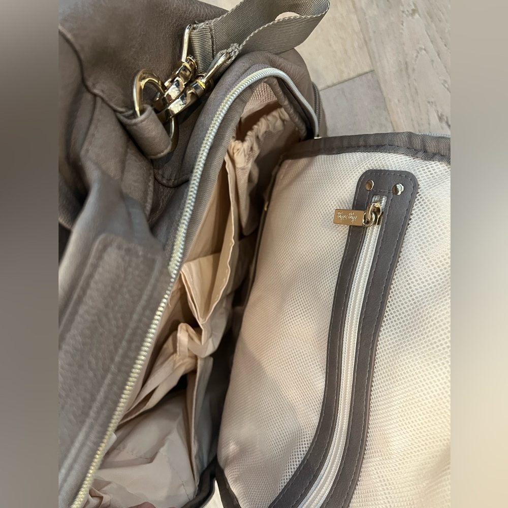 Itzy Ritzy Boss Diaper Bag Backpack - Vanilla Latte - Picture 13 of 13